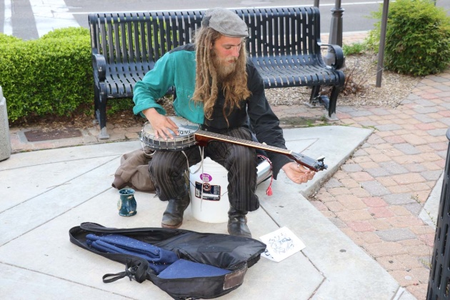 NMF 9 busker