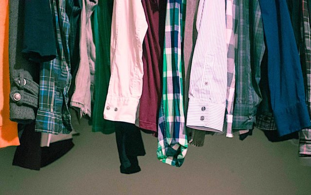Closet do the clothes discuss