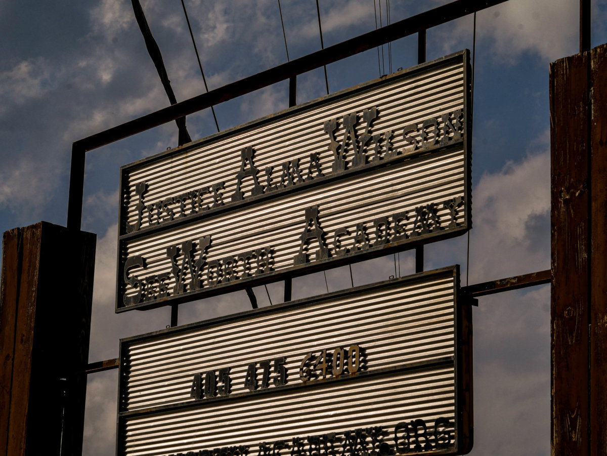 Seeworth sign Seeworth Academy